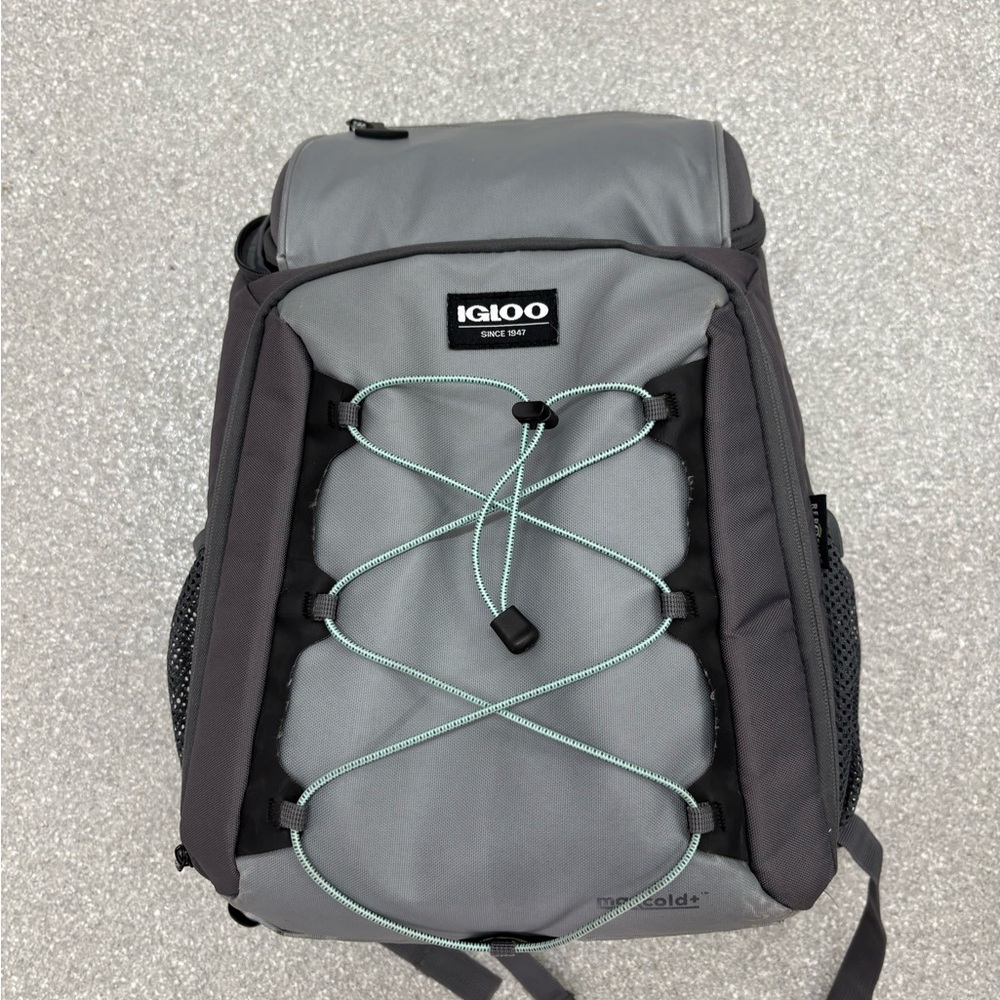 Igloo MaxCold Voyager 30-Can Backpack